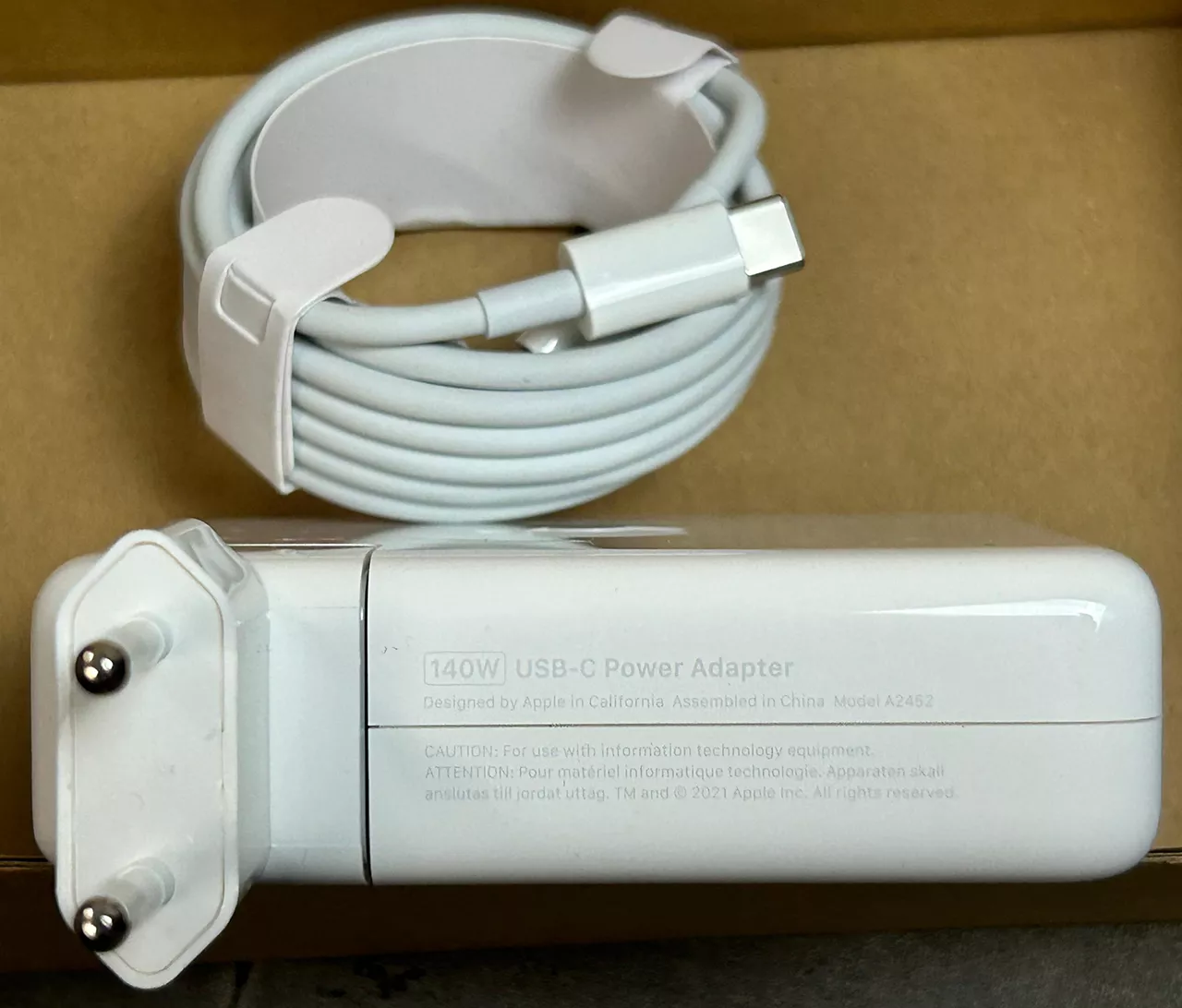 Cargador Original Apple 140W USB-C para MacBook Pro 16″ (M1/M2/M3 Pro y Max)