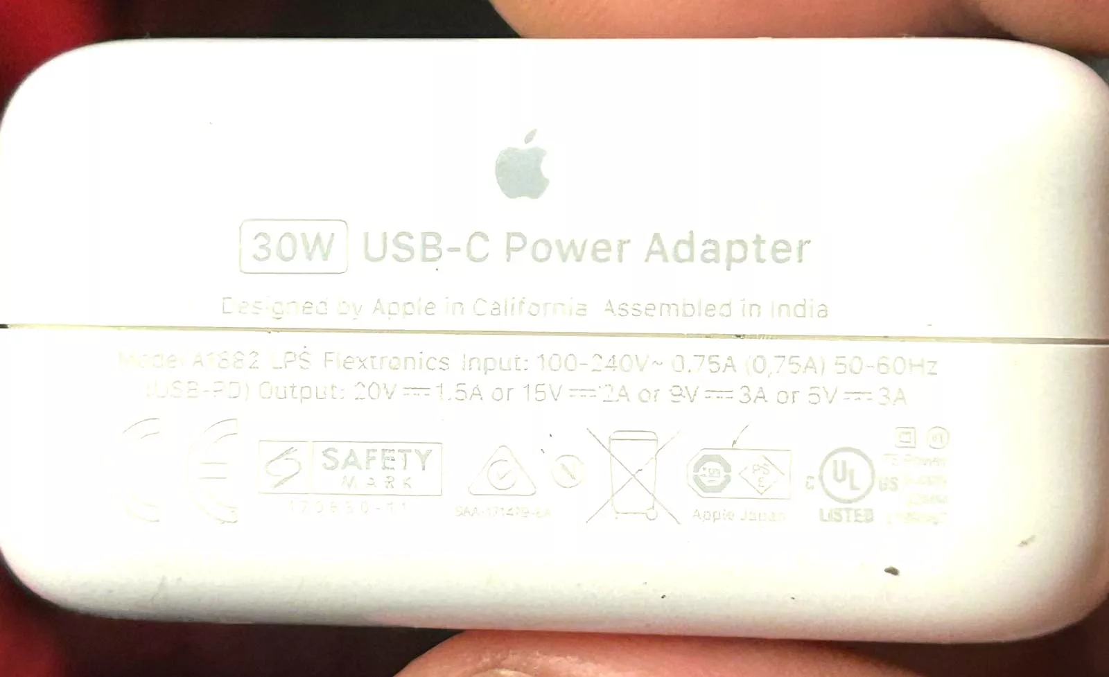 Cargador Original Apple 30W USB-C para MacBook Air y MacBook 12″ (A1882)