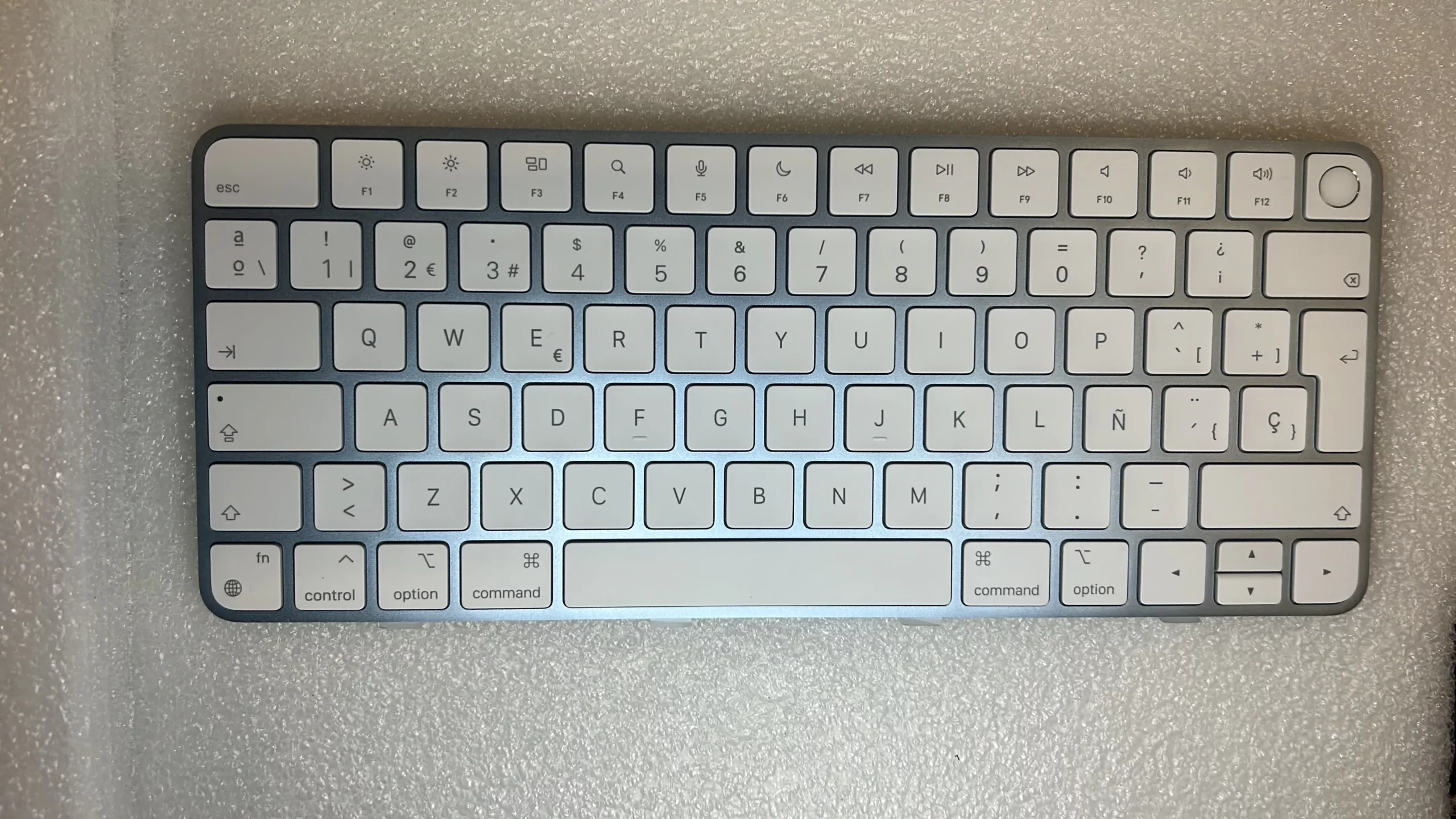 Teclado Apple Magic Keyboard A2450 en color Azul