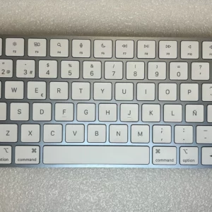 Teclado Apple Magic Keyboard A2450 en color Plata