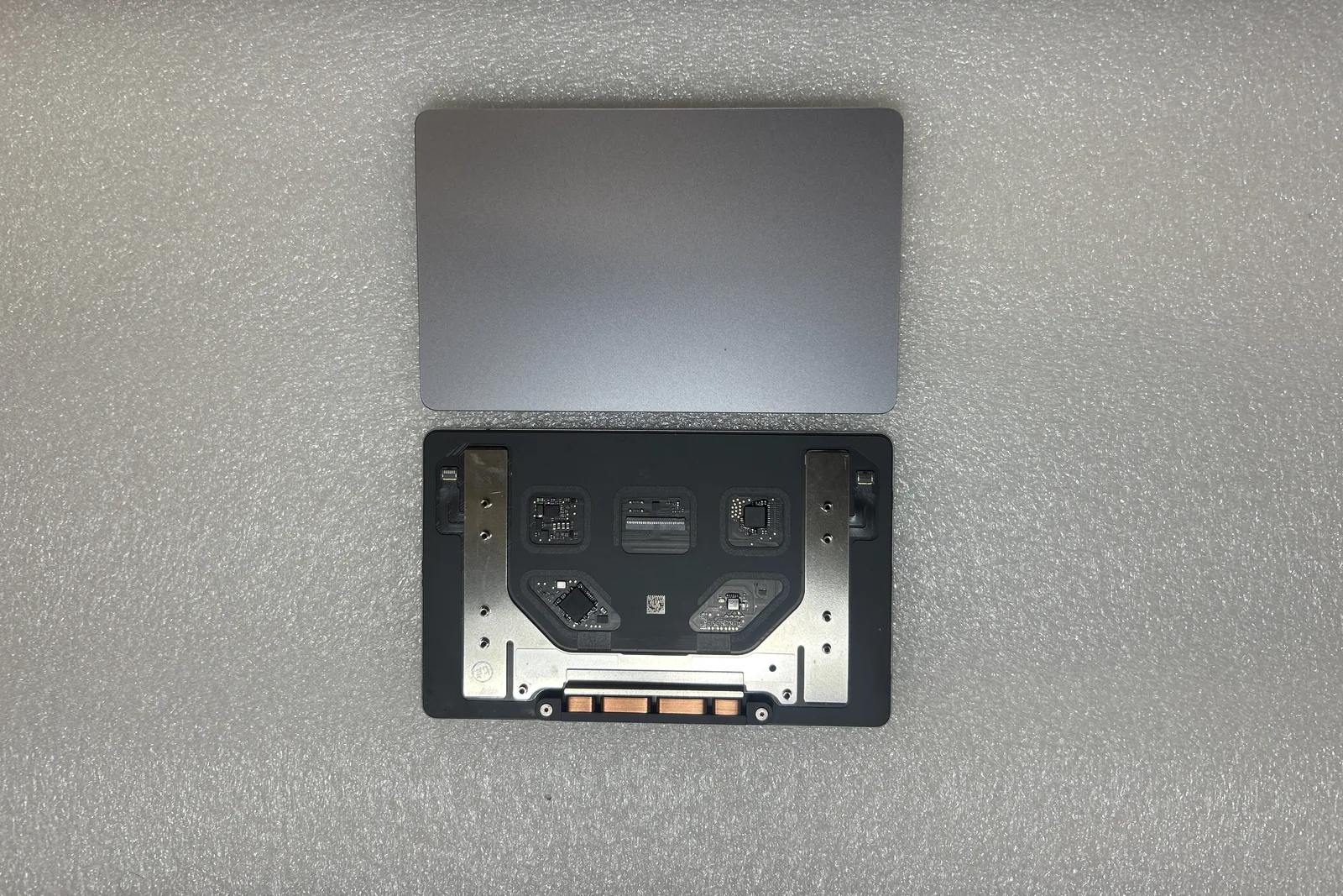 Trackpad original Apple A2251 color gris espacial para MacBook Pro 13" (2020, cuatro puertos Thunderbolt)