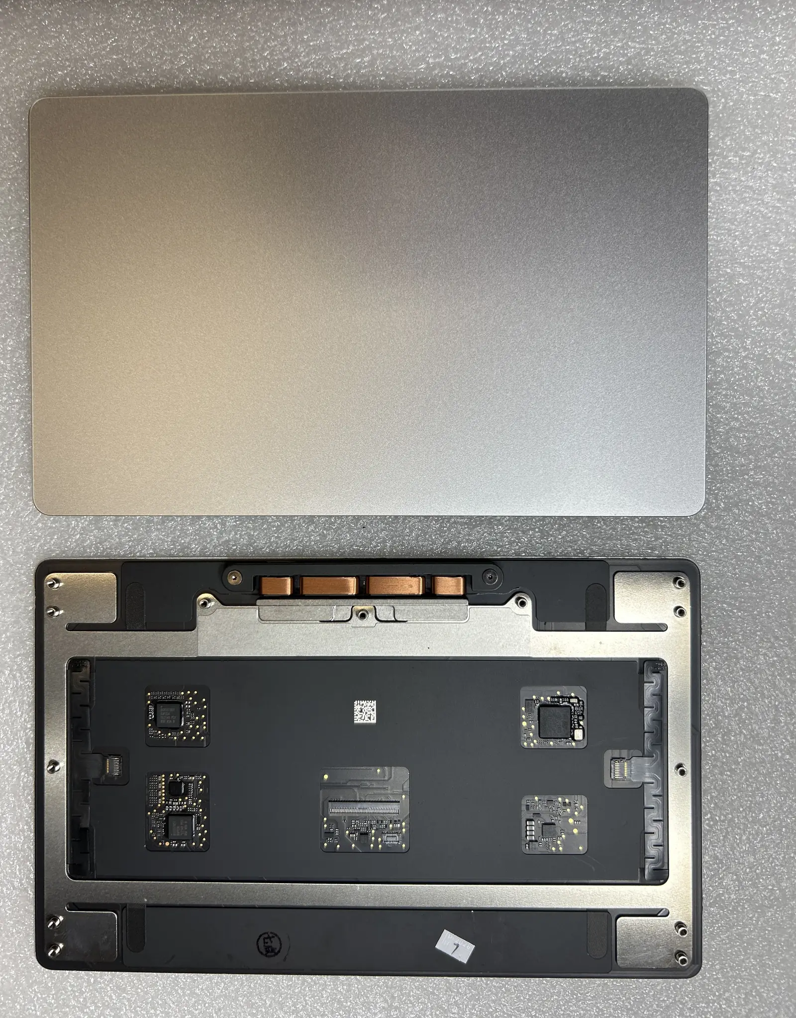 Trackpad original Apple A2780 color plata para MacBook Pro 16" M2 Pro/Max (2023)