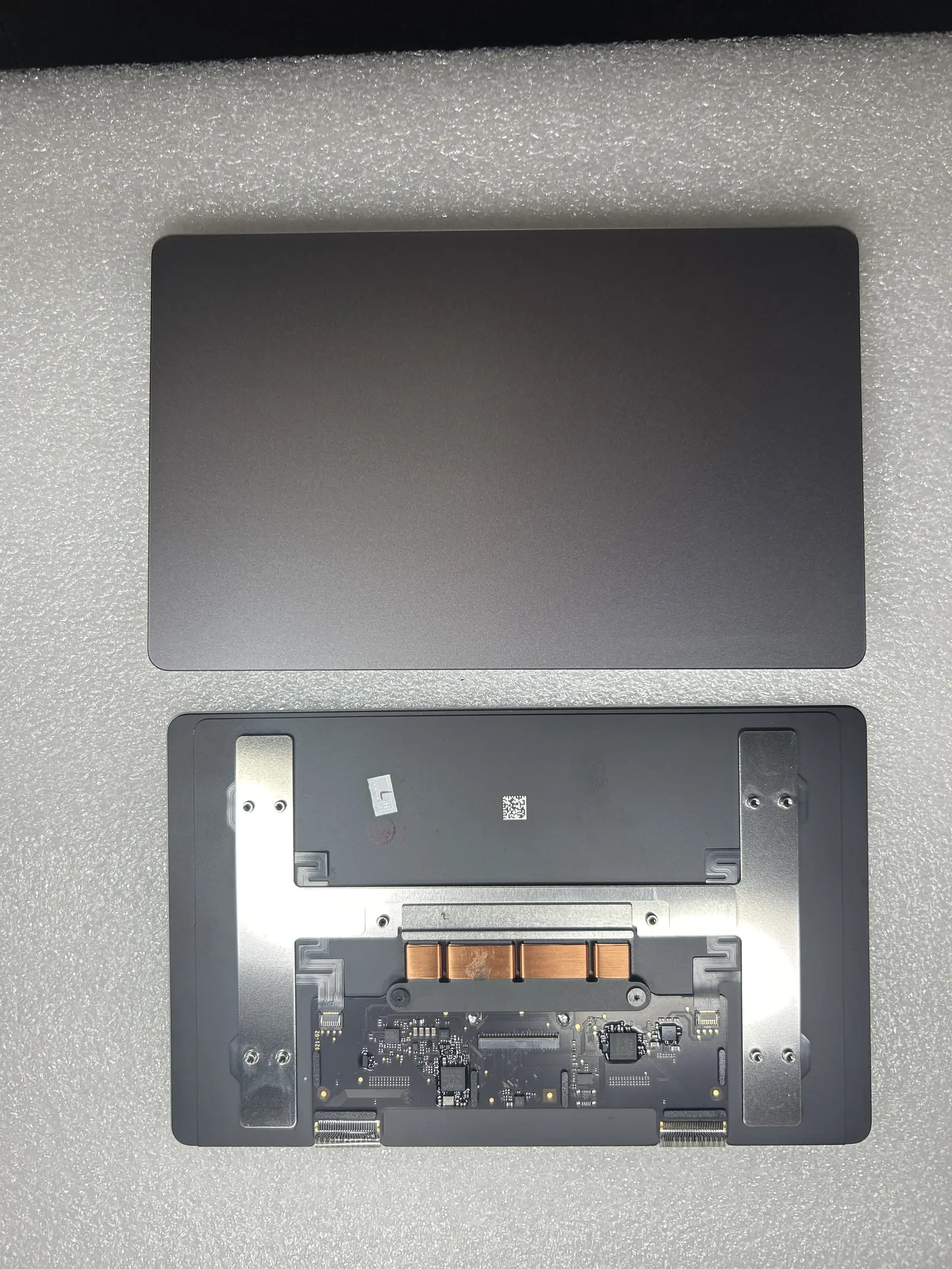 Trackpad original Apple A3241 color gris espacial para MacBook Air 15" M4 (2025)
